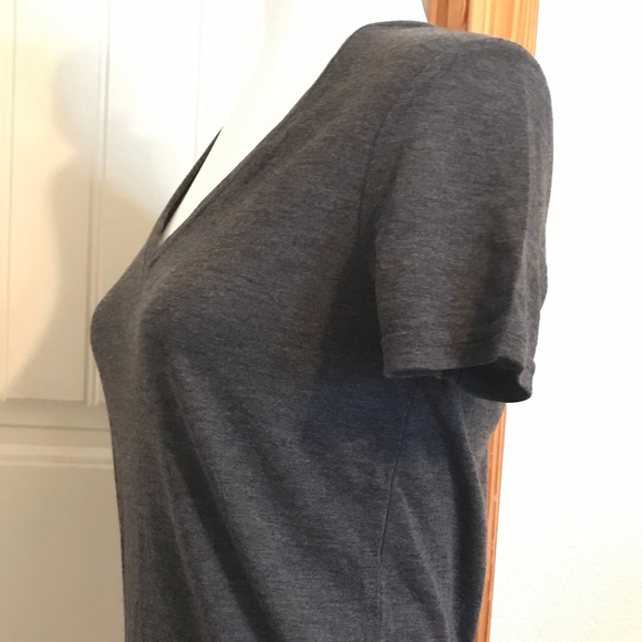 4️⃣ bp v-Neck Tee NEW charcoal - Picture 4 of 7